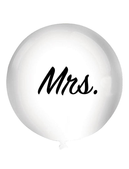 Mega ballon Mrs. wit van latex met zwarte Mrs.-opdruk in sierschrift, opgeblazen tot 92 cm voor een bruiloft