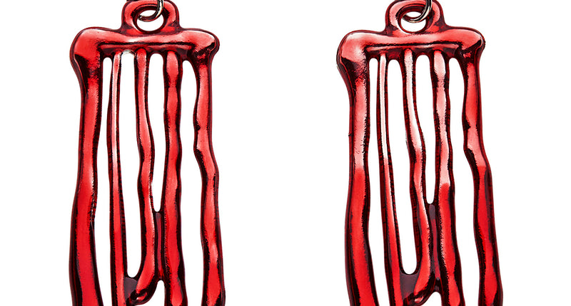 Oorbellen druipend bloed in rood metaal met vijf druipers en zilverkleurige oorsteker