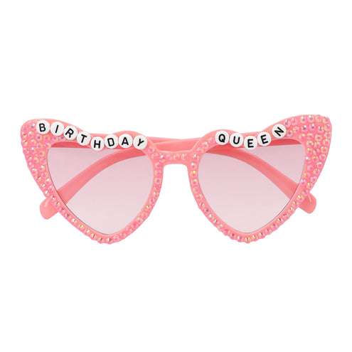 Partybril Birthday queen van voren, met witte letterkralen en roze steentjes rond de hartvormige glazen