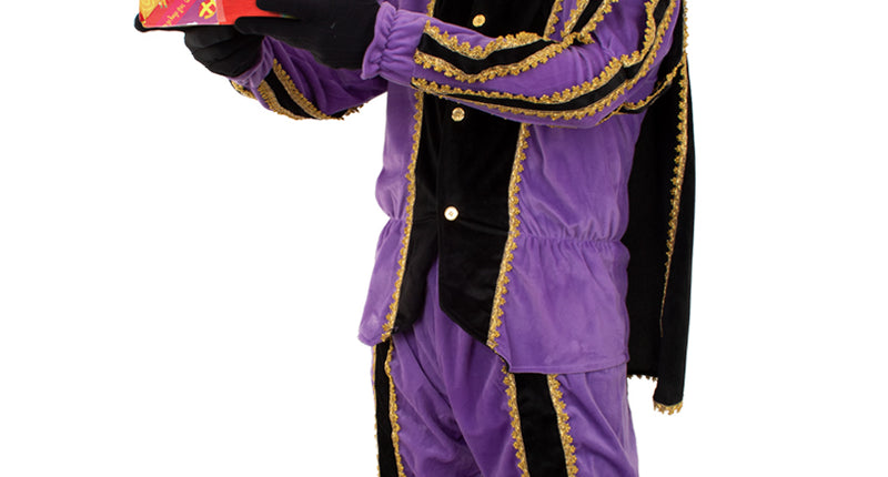Piet plushe zwart/paars met gouden sierbanden, schoudercape en pofbroek, gedragen tijdens het Sinterklaasfeest