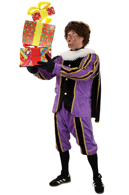 Piet plushe zwart/paars met gouden sierbanden, schoudercape en pofbroek, gedragen tijdens het Sinterklaasfeest