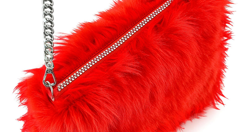 Pluche handtas rood met rits en zilverkleurige schakelketting, vooraanzicht