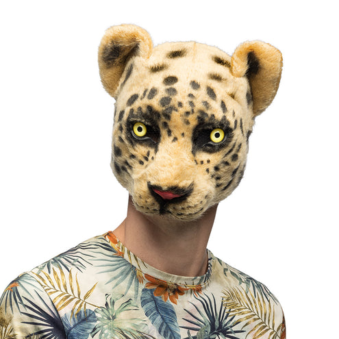Pluchen halfmasker luipaard met gele ogen en zwarte vlekken, gedragen op een themafeest