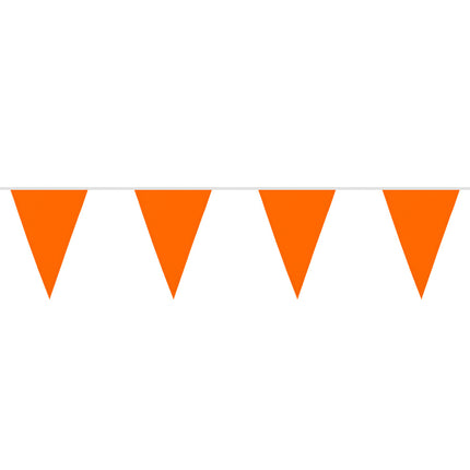 Polyester vlaggenlijn oranje met effen puntvlaggetjes op gelijke afstand aan een wit koord voor Koningsdag