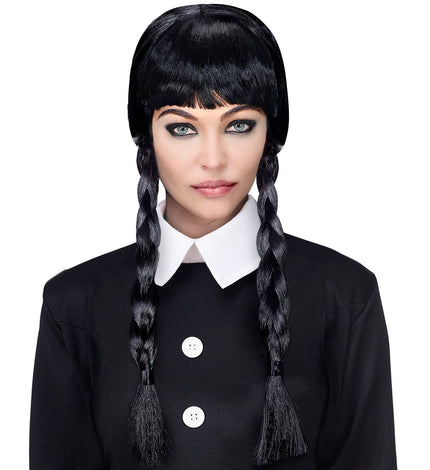 Pruik donker meisje voor dames in zwart met korte pony en twee lange vlechten, gedragen voor Halloween