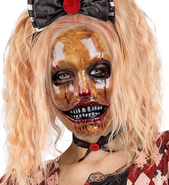 Psycho clown masker close-up: glanzende bruine schildering met rode druipsporen