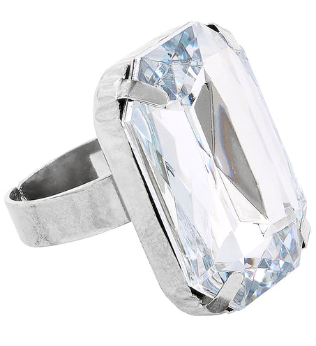 Ring met nep diamant met grote rechthoekige heldere steen in zilverkleurige zetting