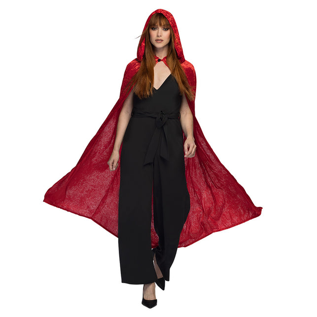 Rode cape met kap over zwarte jumpsuit voor dames, vallend tot de enkels