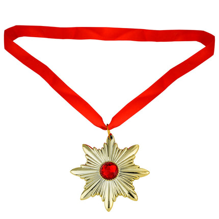 Rood lint van de ketting Dracula medaillon uitgelegd met de gouden sterhanger onderaan