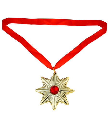 Rood lint van de ketting Dracula medaillon uitgelegd met de gouden sterhanger onderaan