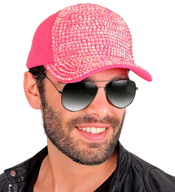 Roze glittercap gedragen door heer, strass voorpand bij een jaren 80-feestlook