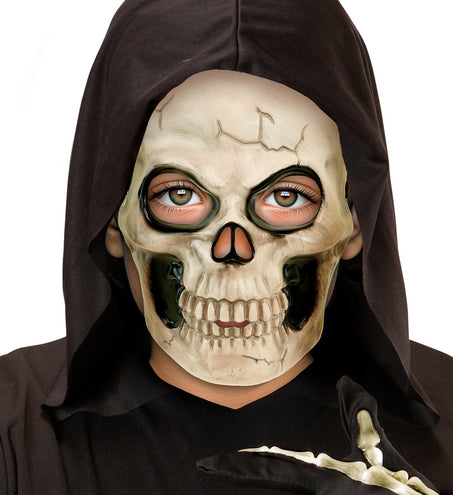 Schedel masker voor jongens bij een zwart gewaad, griezellook voor Halloween