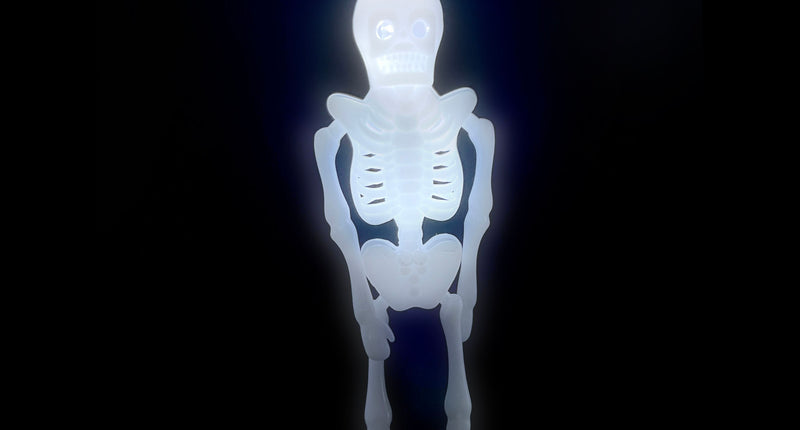Skelet lichtsnoer met wit oplichtend skeletje van PVC, halloweenversiering