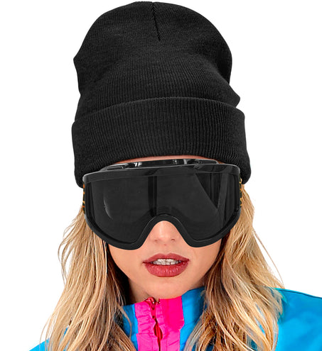 Ski-bril 80's Jesse over de ogen gedragen onder een zwarte muts, donker vizier