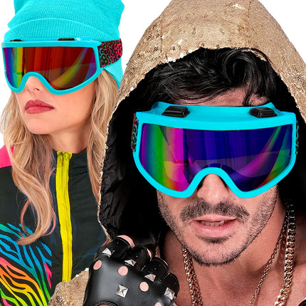 Skibril blauw regenboog gedragen door dame en heer op een 80's-themafeest