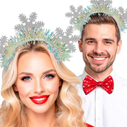 Sneeuwvlokken hoofdband gedragen door een vrouw en een man op een kerstborrel