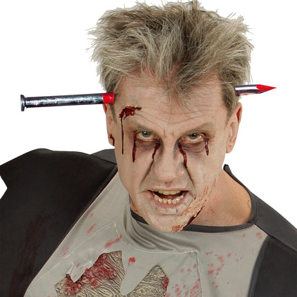 Spijker dwars door het hoofd, zichtbaar in profiel bij een zombielook