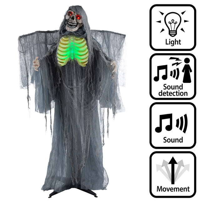 Staande decoratie Crypt keeper met rode ledogen en groen oplichtende ribbenkast in grijze rafelmantel voor Halloween