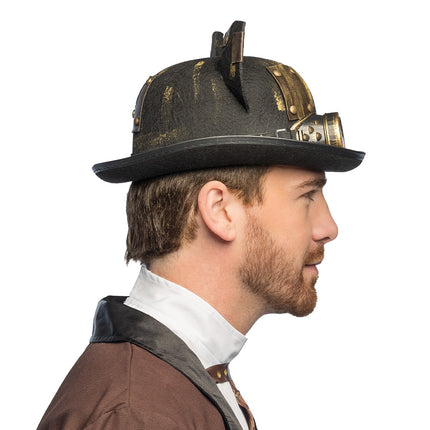 Steampunk hoed Steamcat van opzij met geklonken strips, kattenoor en goudkleurig brillenglas