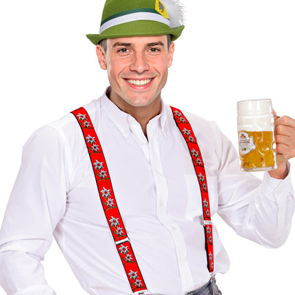 Tiroler Edelweiss bretels rood op wit overhemd bij groene tirolerhoed op bierfeest