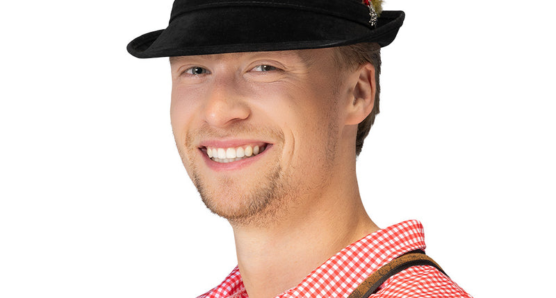 Tirolerhoed Jagdmeister met rode en gespikkelde veren en metalen speldje op de band, gedragen voor het Oktoberfest