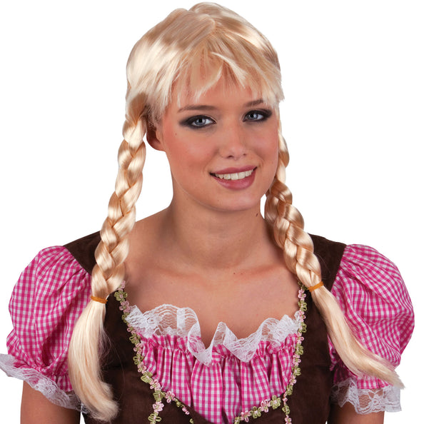 Tirolerpruik Grätel blond met twee lange vlechten en pony, gedragen bij een dirndl op Oktoberfest