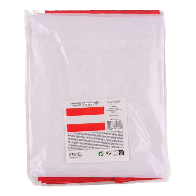 Vlag Oostenrijk opgevouwen in verpakking met label van 100% polyester en formaat 90 x 150 cm