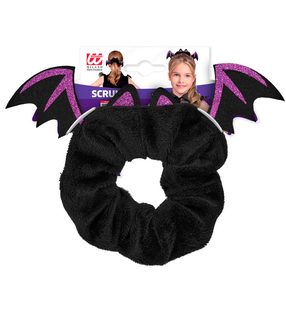 Vleermuis scrunchie zwart in verpakking met uitgeklapte vleugels en glitteroortjes