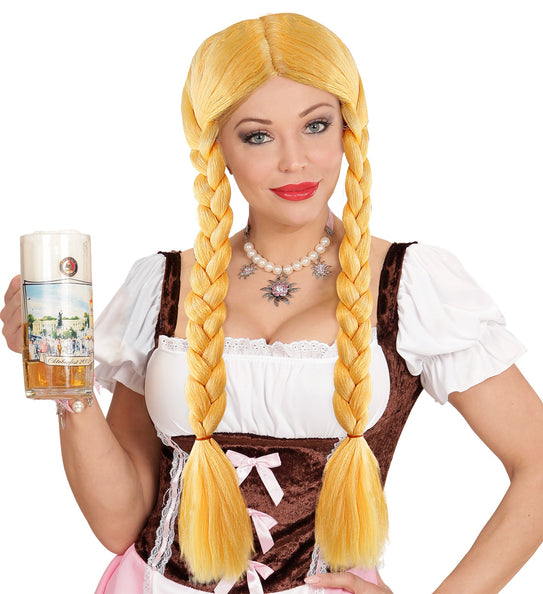 Pruik blond met lange vlechten met middenscheiding, gedragen door een dame bij een Oktoberfestlook