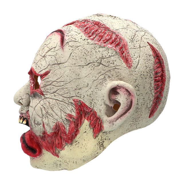 Zijkant van het latex hoofdmasker Undead met diepe rode snijwonden en aders over de schedel