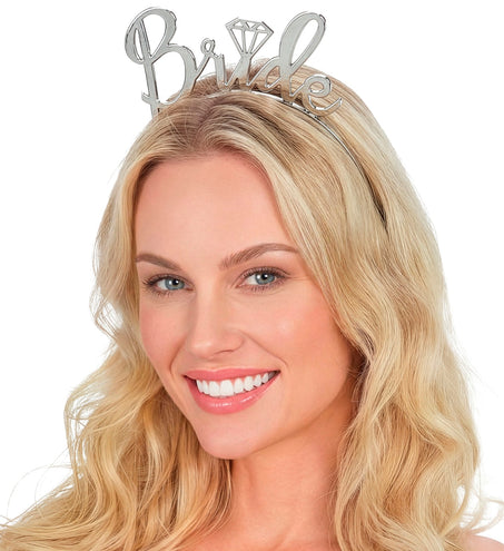 Zilveren bruids tiara met sierlijke Bride letters boven op het hoofd
