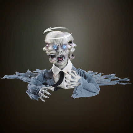 Zombie groundbreaker met draaiend hoofd en gescheurde grijsblauwe lappen als halloweendecoratie