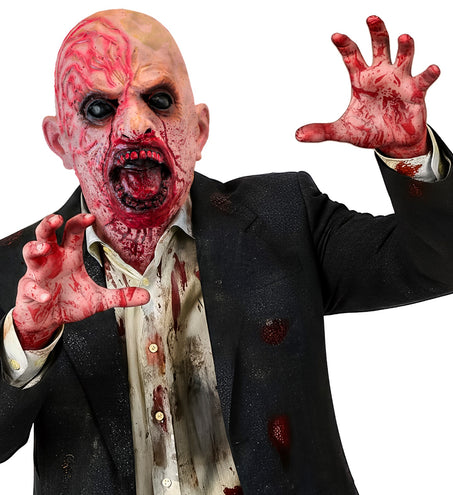 Zombie hoofdmasker gedragen door heer, bloederige muil boven donker colbert voor Halloween