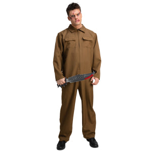 Zombie moordenaar mes in de hand bij een gehavende overall-outfit voor Halloween