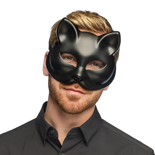 Zwart kattenmasker gedragen door man, mond en kin blijven vrij bij een gemaskerd bal