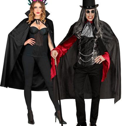 Zwarte cape gecombineerd met een vampierlook voor een Halloweenfeest