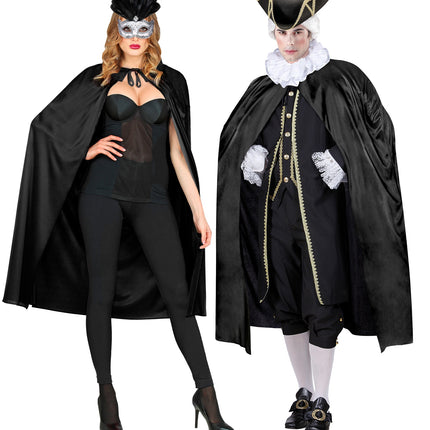 Zwarte cape bij een gemaskerd bal, gedragen met oogmasker en historisch kostuum