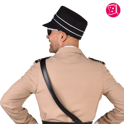 Zwarte gendarme pet van achteren met doorlopende zilveren biezen en korte klep