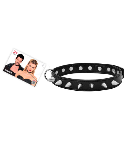 Zwarte spikes choker met kartonnen kaartje, rij kegelvormige studs zichtbaar