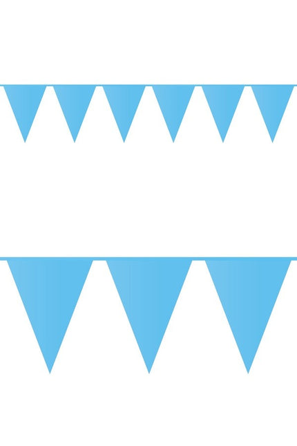 Vlaggenlijn met lichtblauwe vlaggen