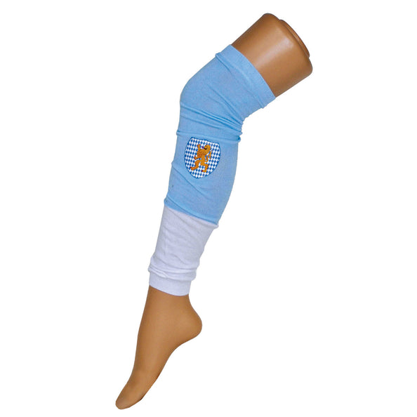 Beenwarmers oktoberfeest 60cm in lichtblauw met wit ondereind en Beiers wapenschild met leeuw